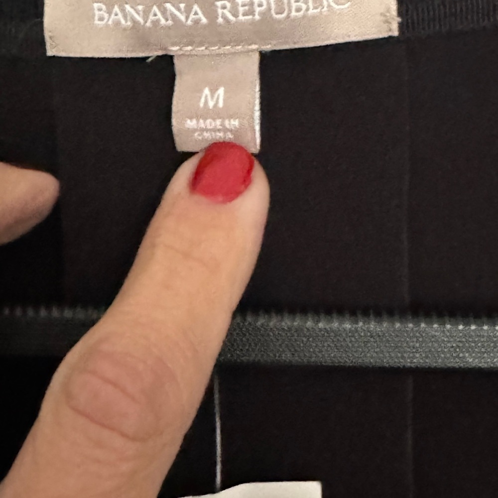 💥SALE💥Banana Republic Black Long Sleeve V-Neck Top - Picture 6 of 7